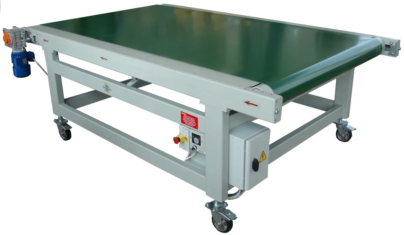 Mesa de lijado con superficie verde y marco metálico